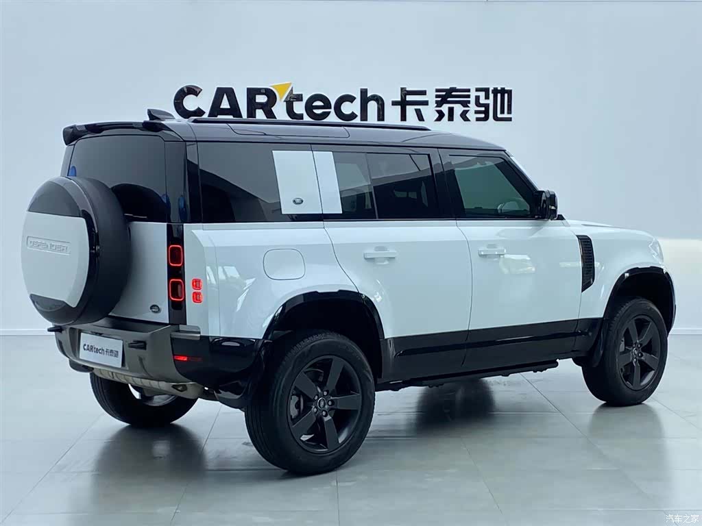 Land Rover Defender, 2024 3