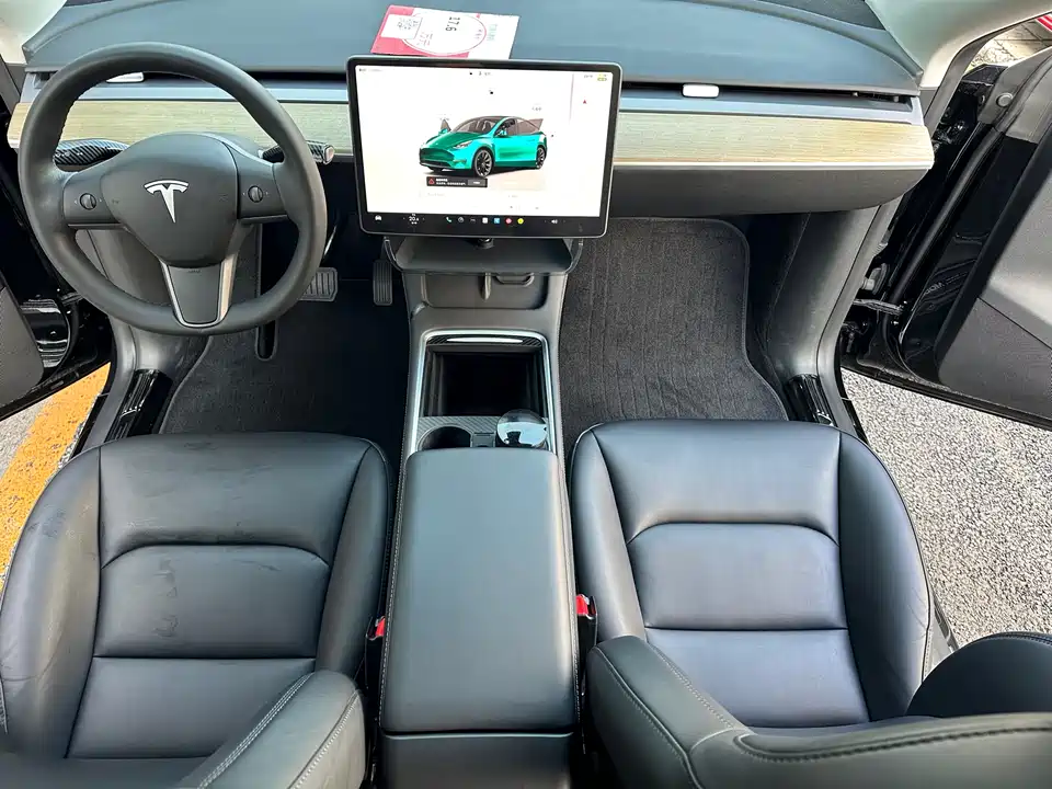 Tesla Model Y Tesla Model Y