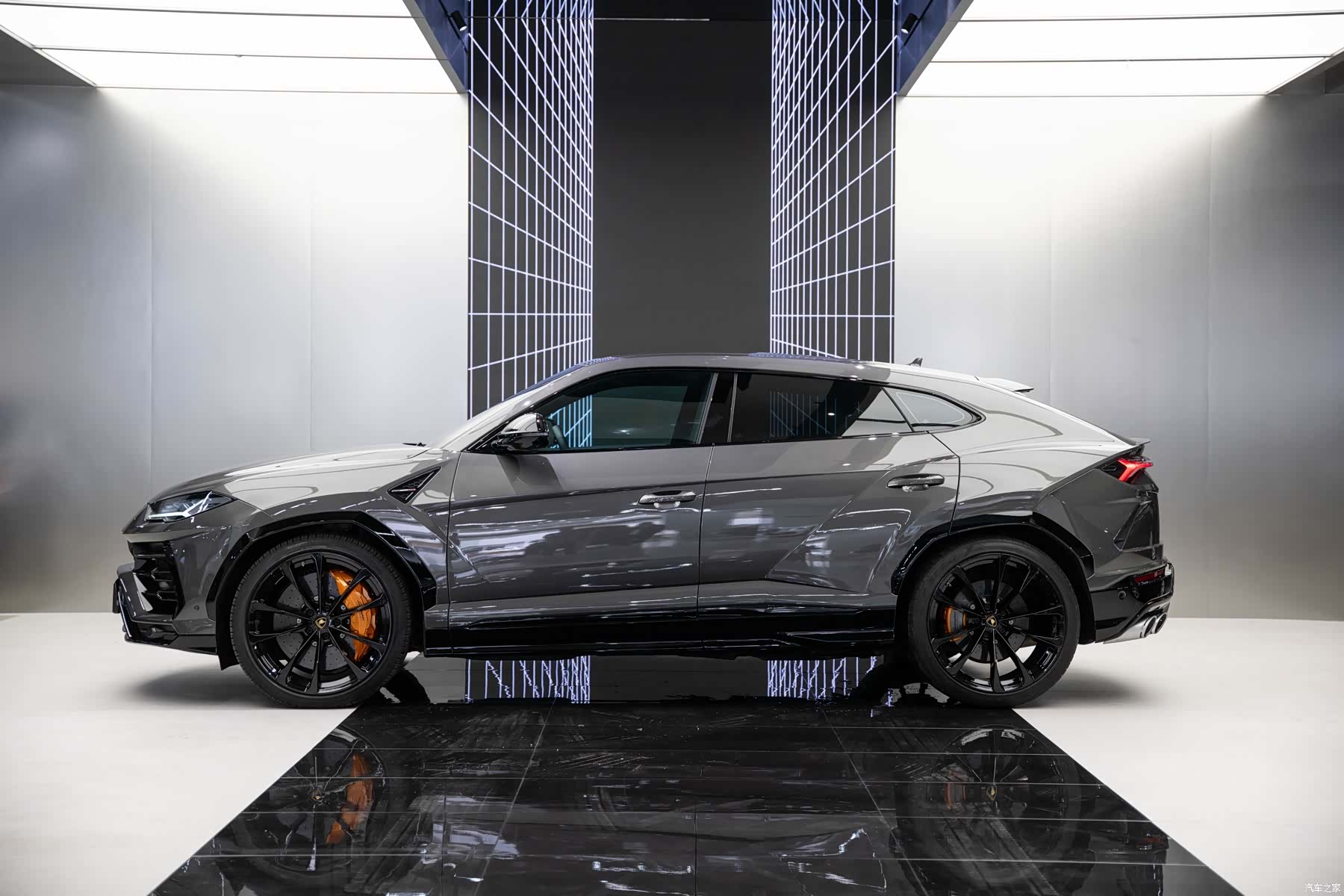 Lamborghini Urus, 2022 3