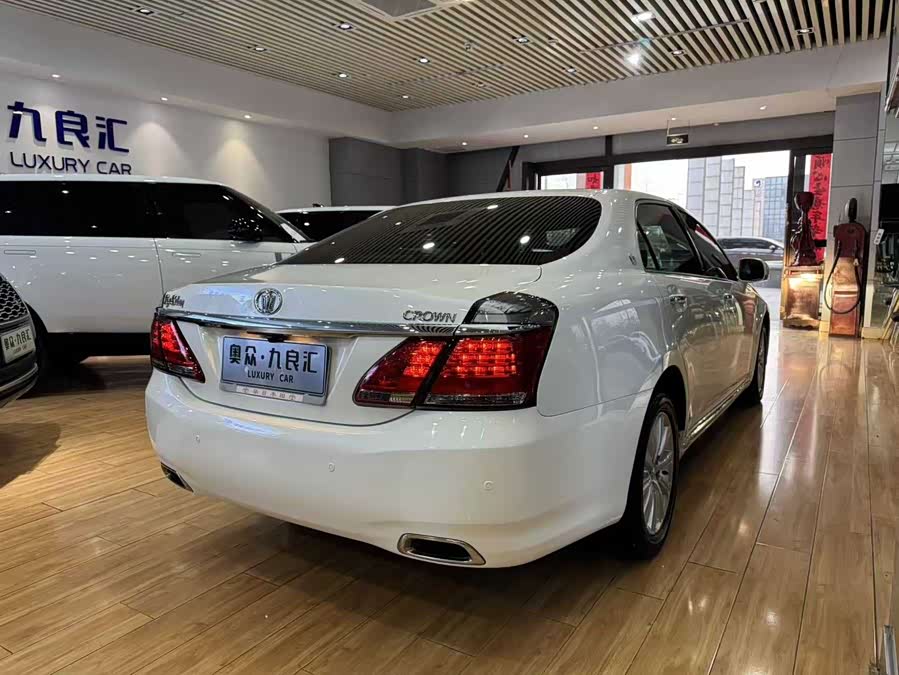 Toyota Crown 2015, фото 21