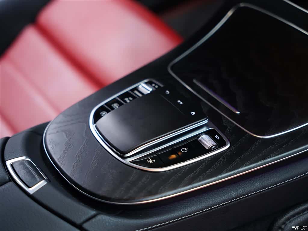 Mercedes-Benz E-Class, 2024 37