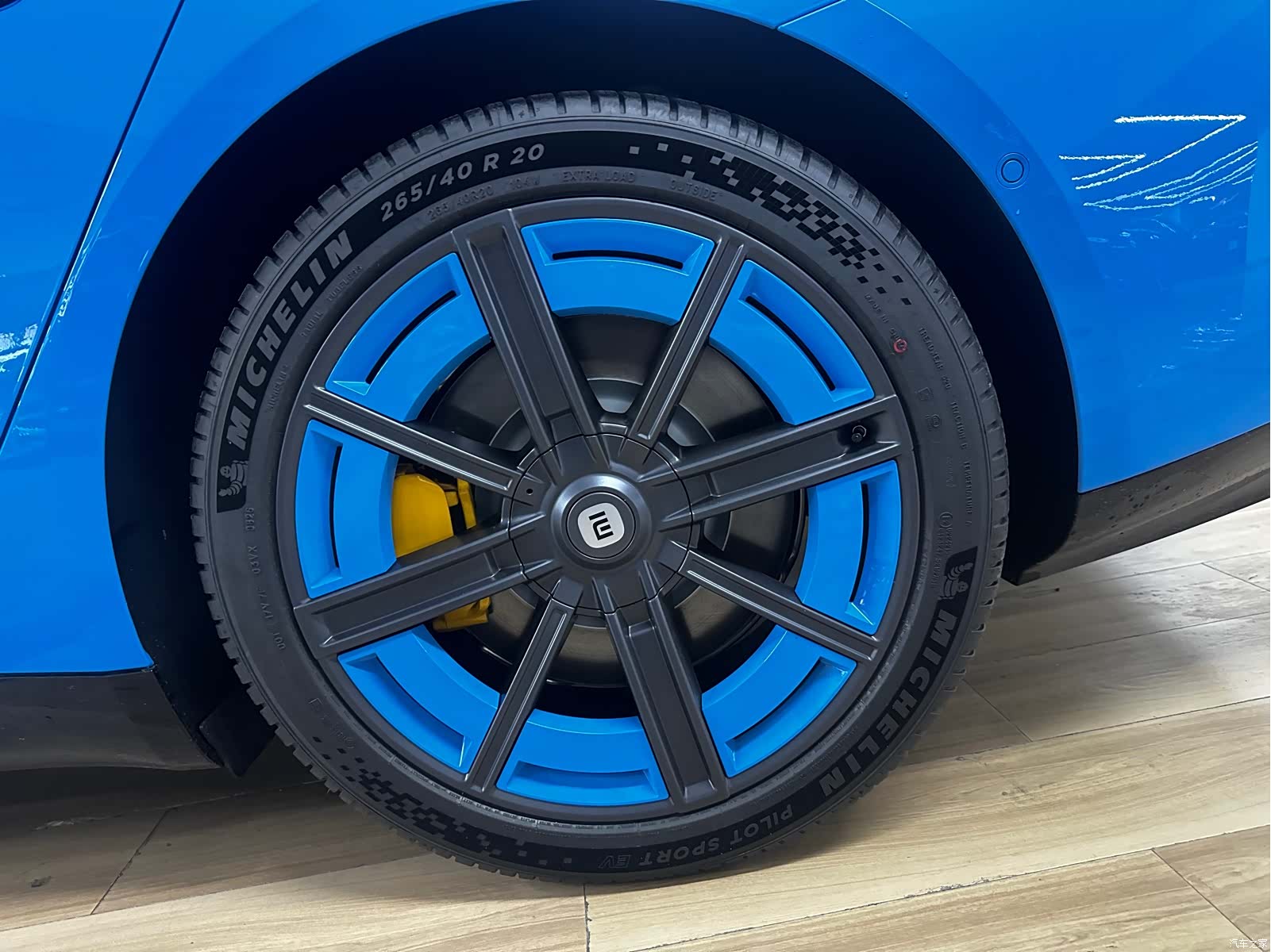 Xiaomi SU7, 2026 13