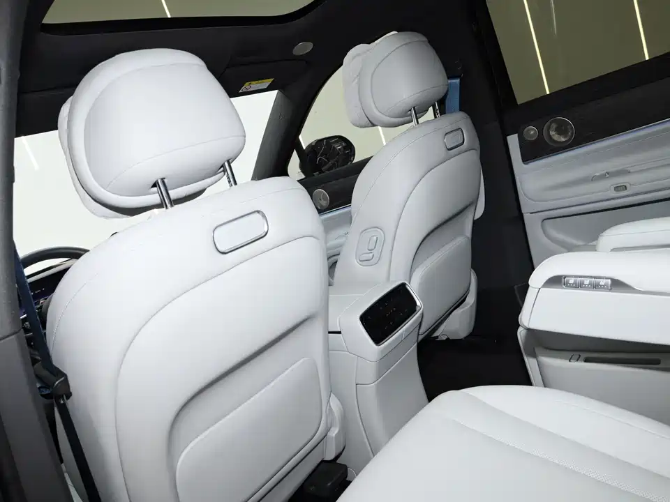 AITO Ask the world M9