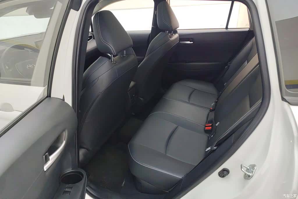 Toyota Frontlander, 2023 11