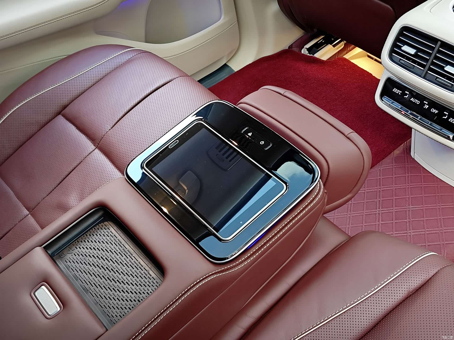 Maybach GLS, 2022 24