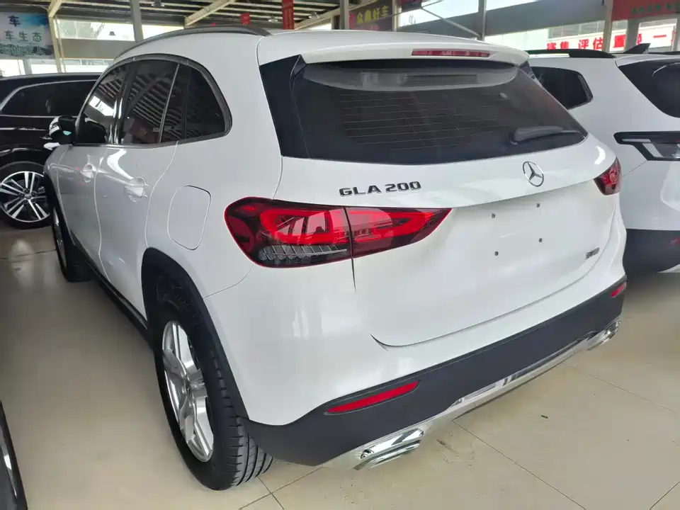 Mercedes-Benz GLA Mercedes-Benz GLA