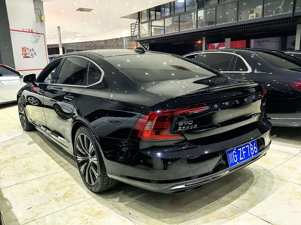 Volvo S90