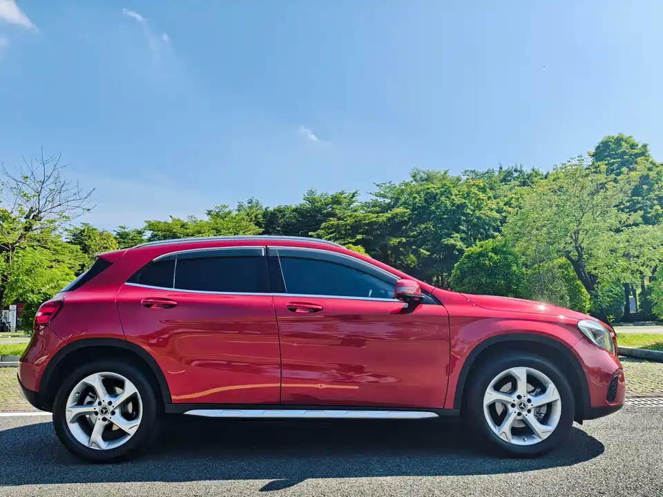 Mercedes-Benz GLA Mercedes-Benz GLA