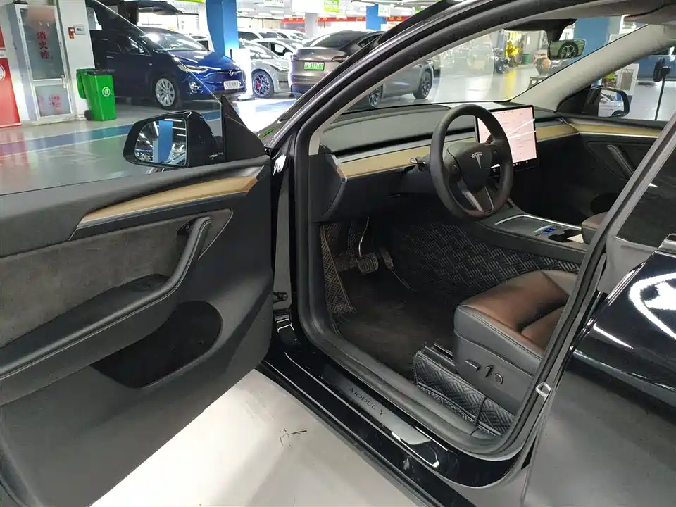 Tesla Model Y Tesla Model Y