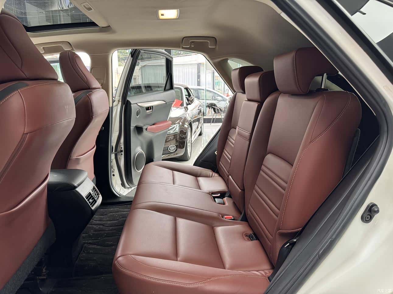 Lexus NX, 2015 10