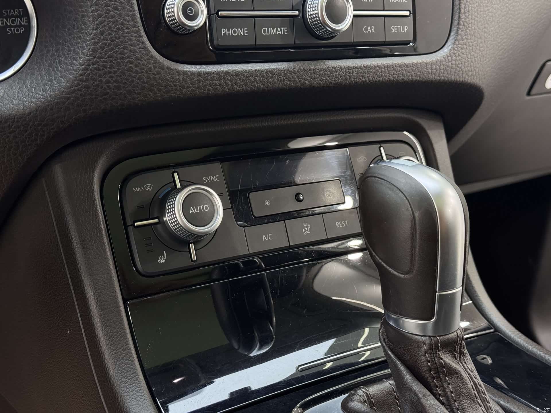 Volkswagen Touareg, 2016 все фото