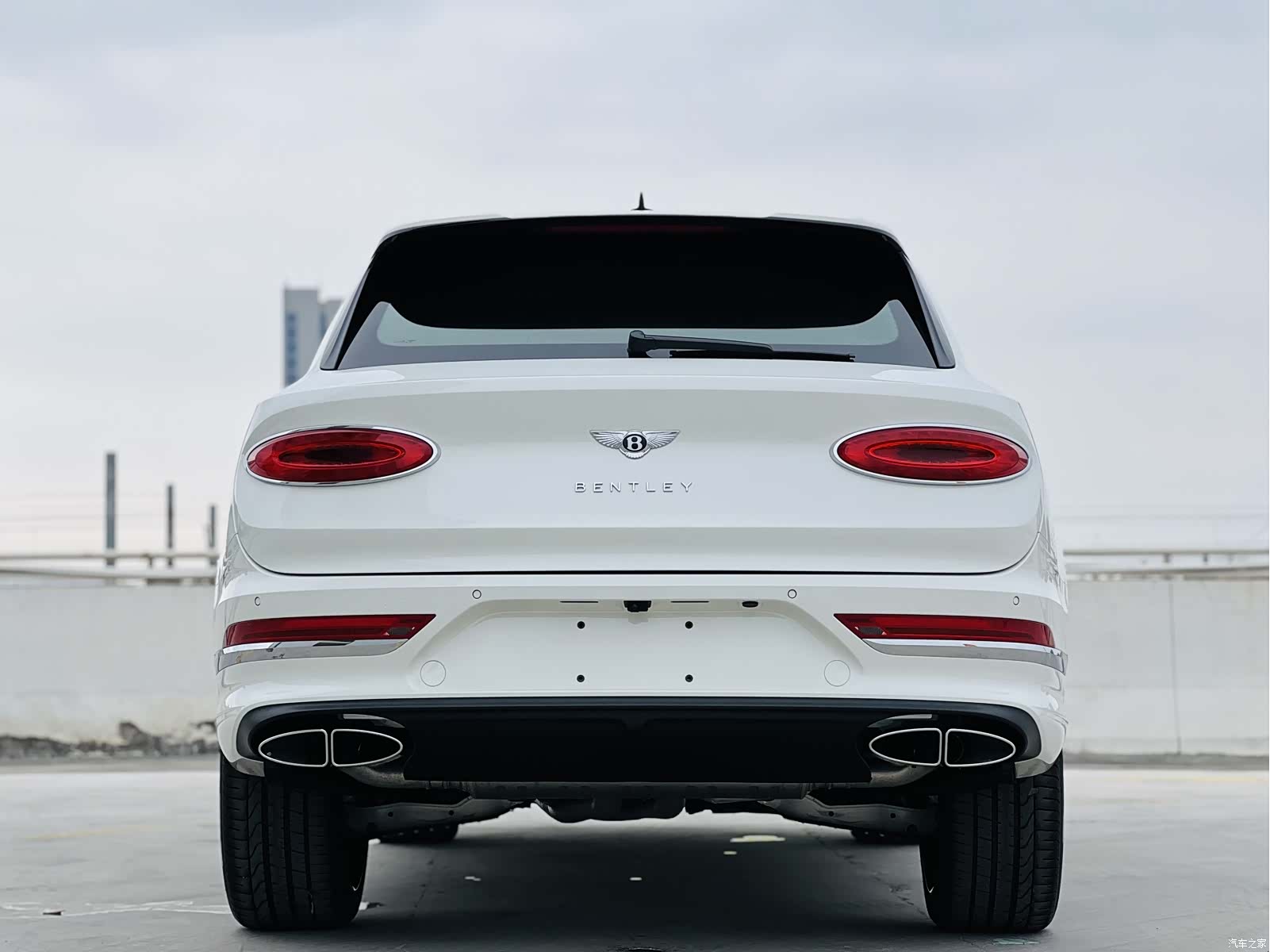 Bentley Bentayga, 2022 10