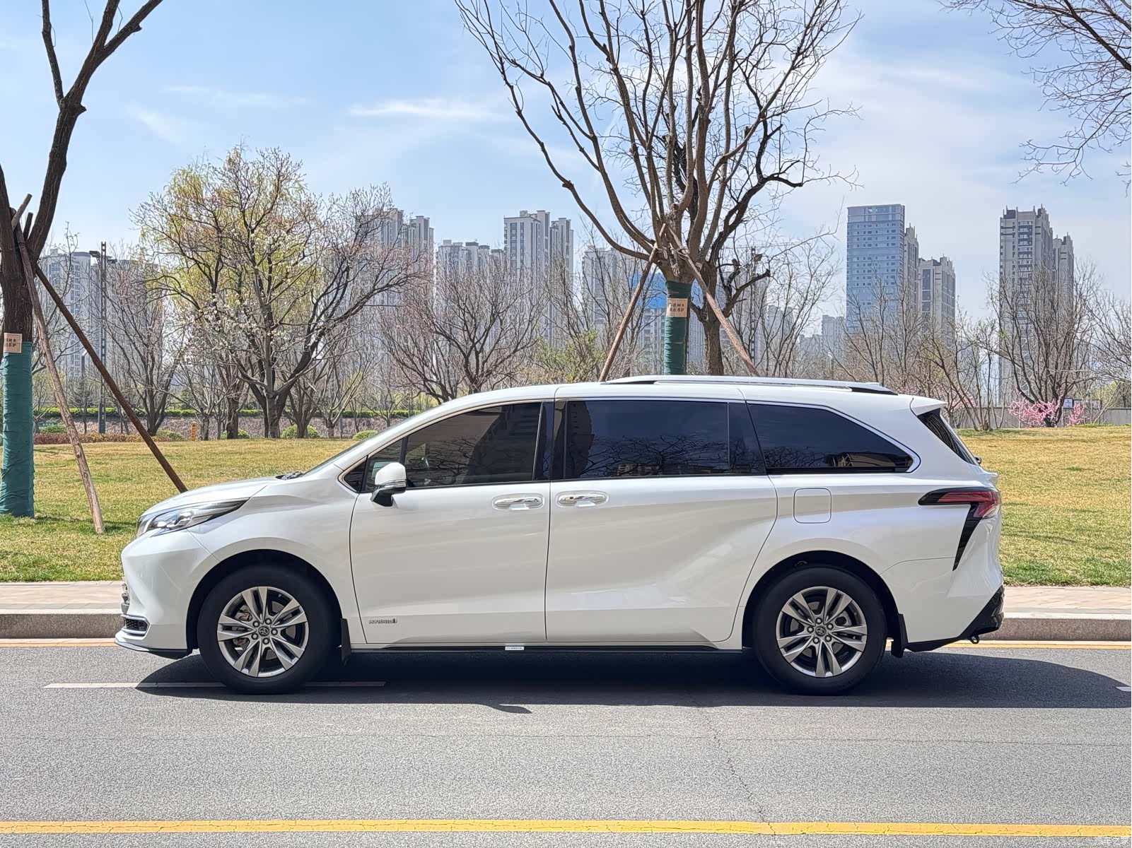 Toyota Sienna, 2022 3