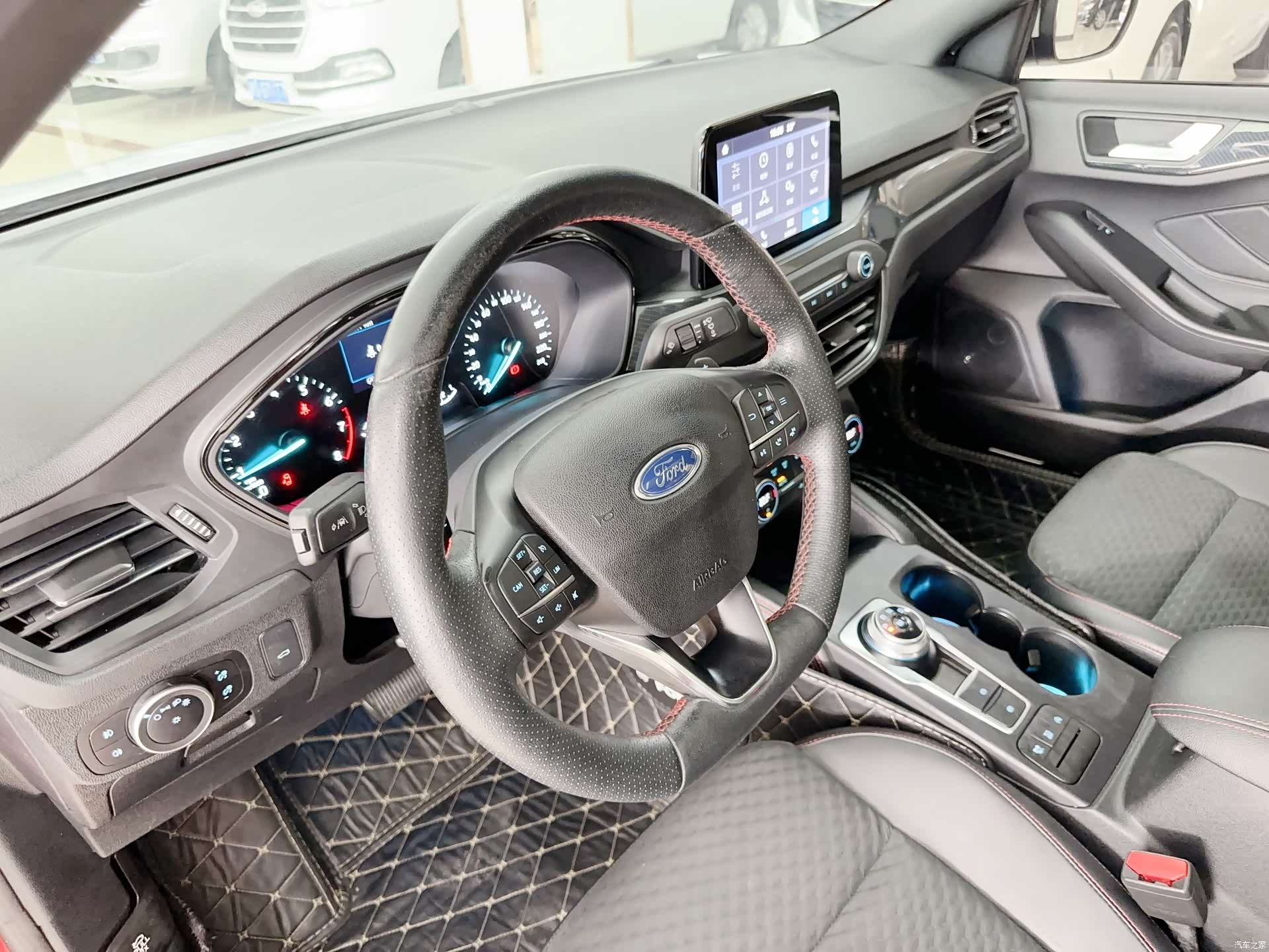 Ford Focus, 2019 все фото