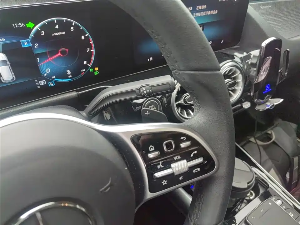 Mercedes-Benz GLA Mercedes-Benz GLA