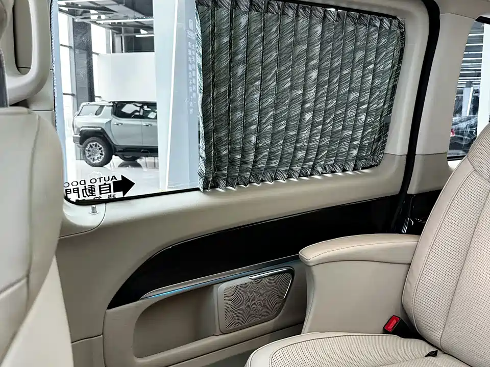 Mercedes-Benz V-class