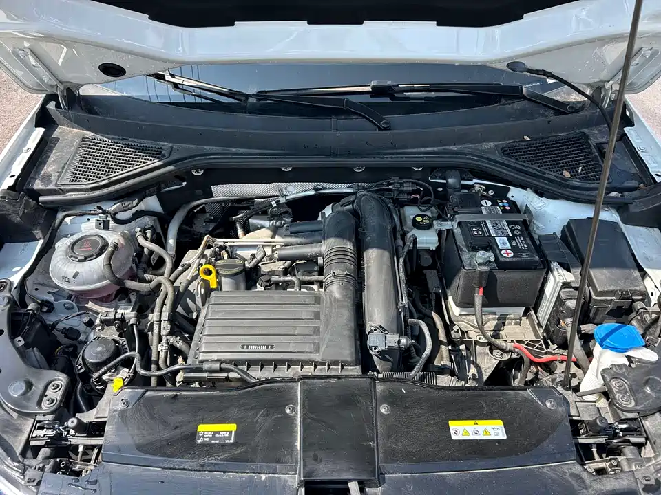 Volkswagen T-ROC exploring Songs