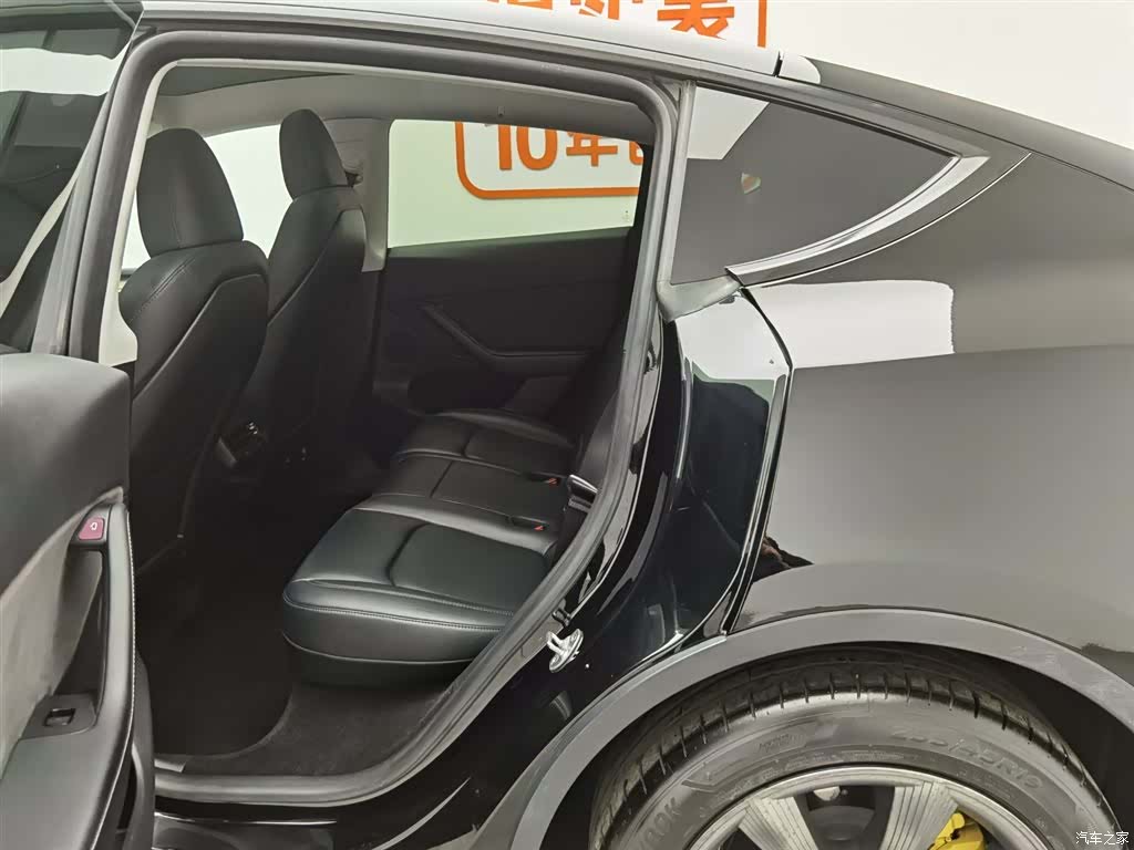 Tesla Model Y, 2023 15