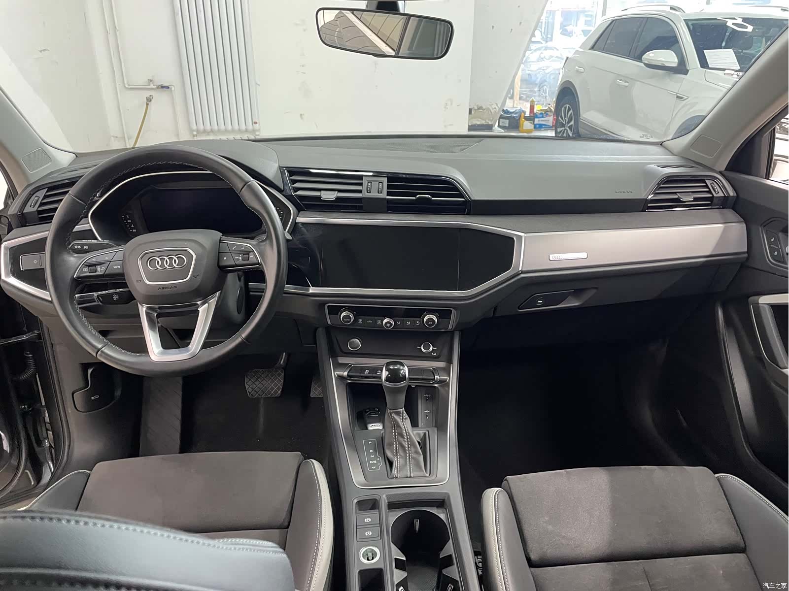 Audi Q3, 2022 10