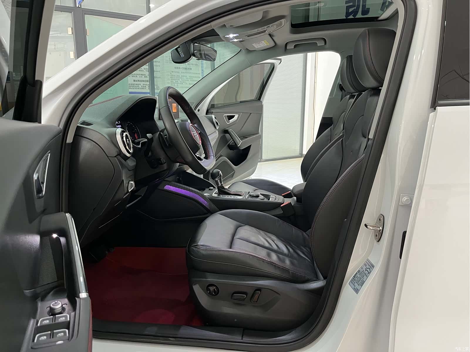Audi Q2L, 2023 8