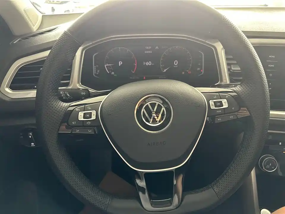 Volkswagen T-ROC exploring Songs