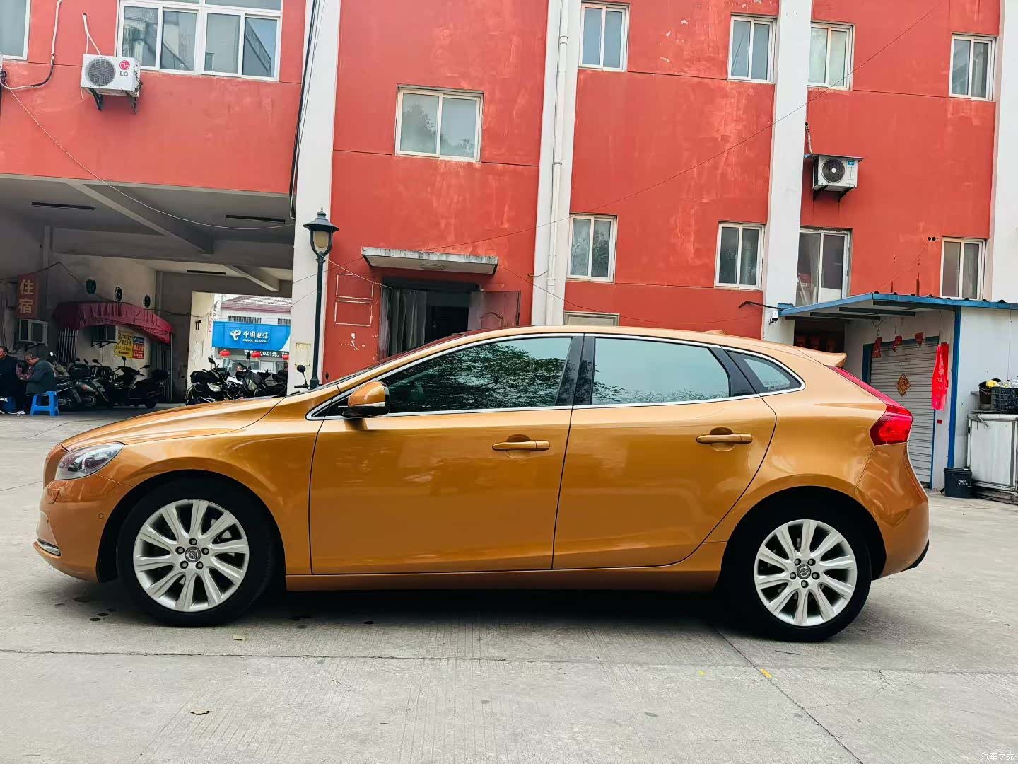 Volvo V40, 2013 4