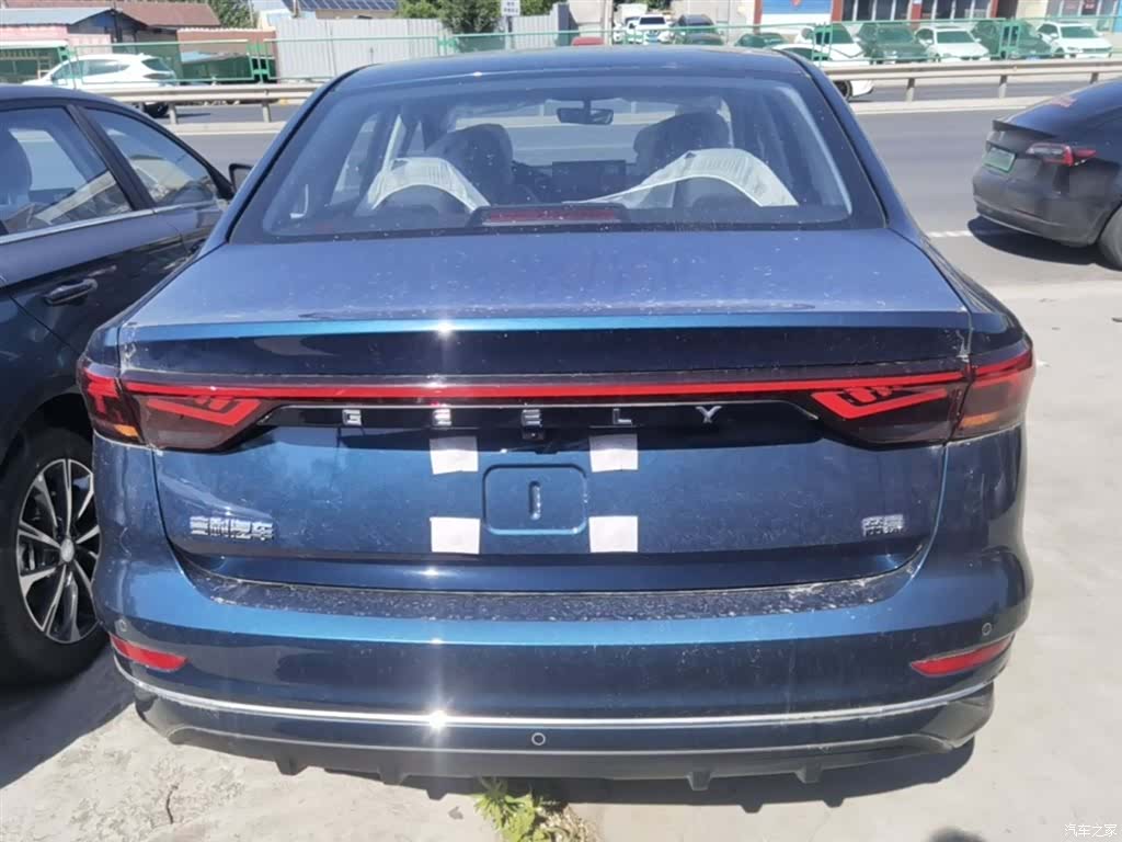 Geely Emgrand, 2026 6