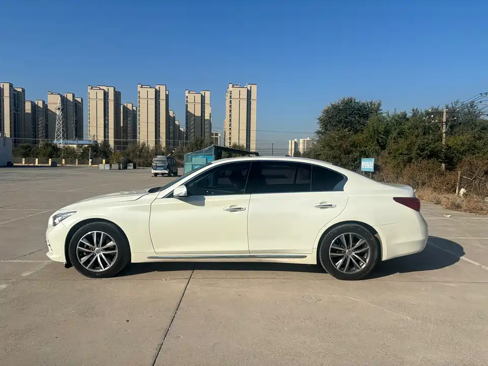 Infiniti Q50L