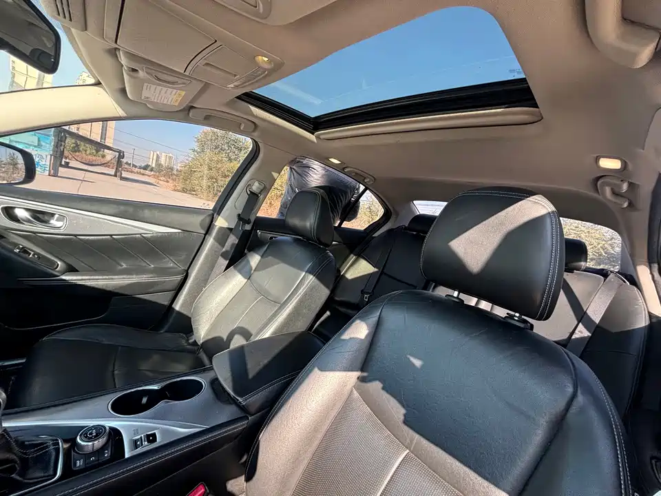 Infiniti Q50L