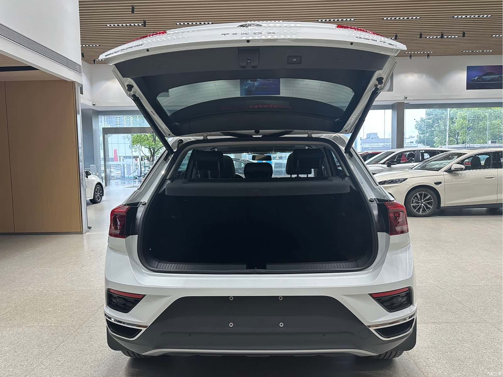Volkswagen T-ROC, 2022 13