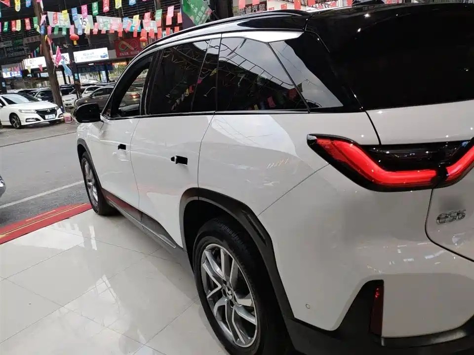 NIO ES6