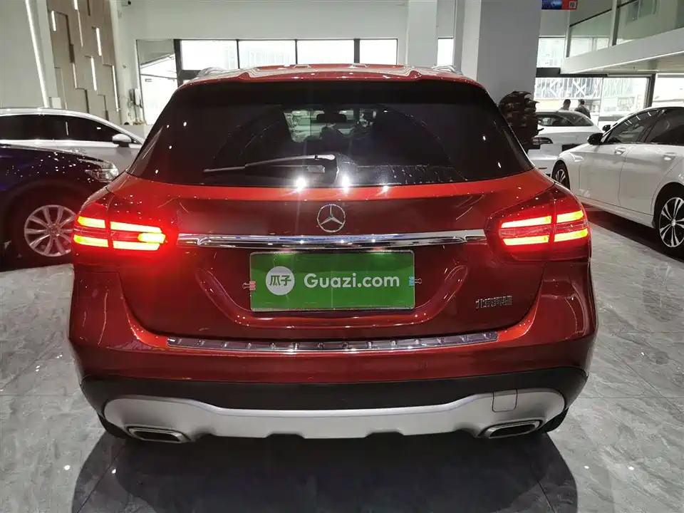 Mercedes-Benz GLA Mercedes-Benz GLA