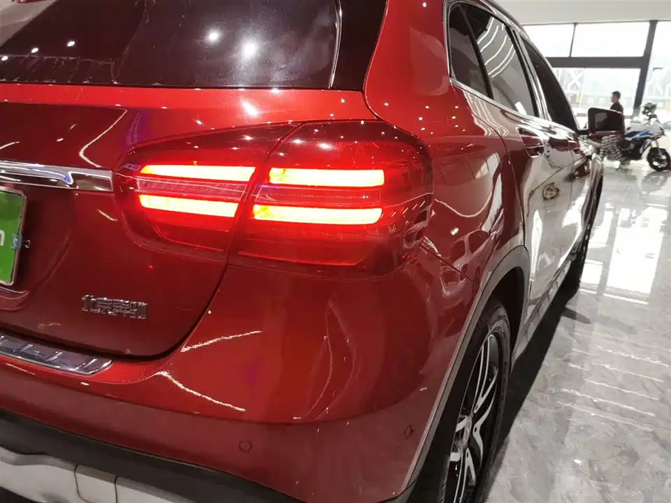 Mercedes-Benz GLA Mercedes-Benz GLA