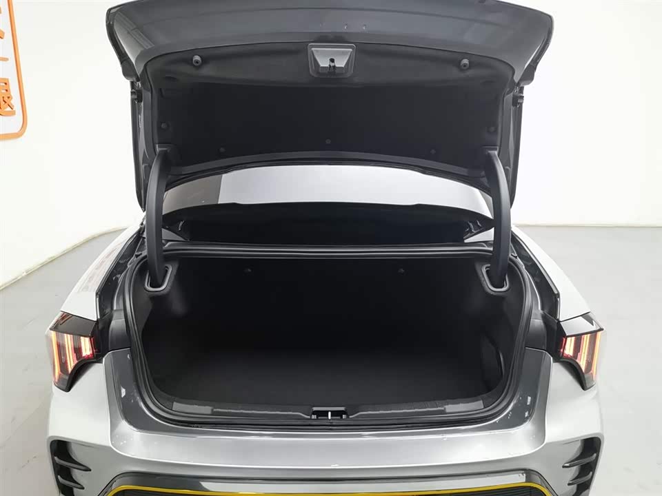 Lynk & Co 03 Lynk & Co 03