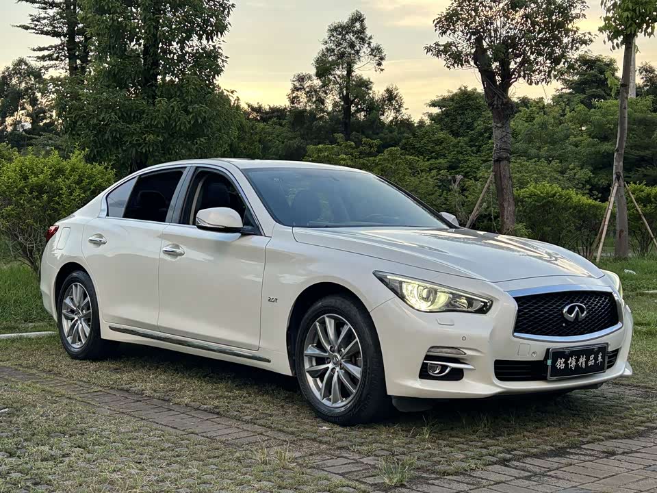 Infiniti Q50L