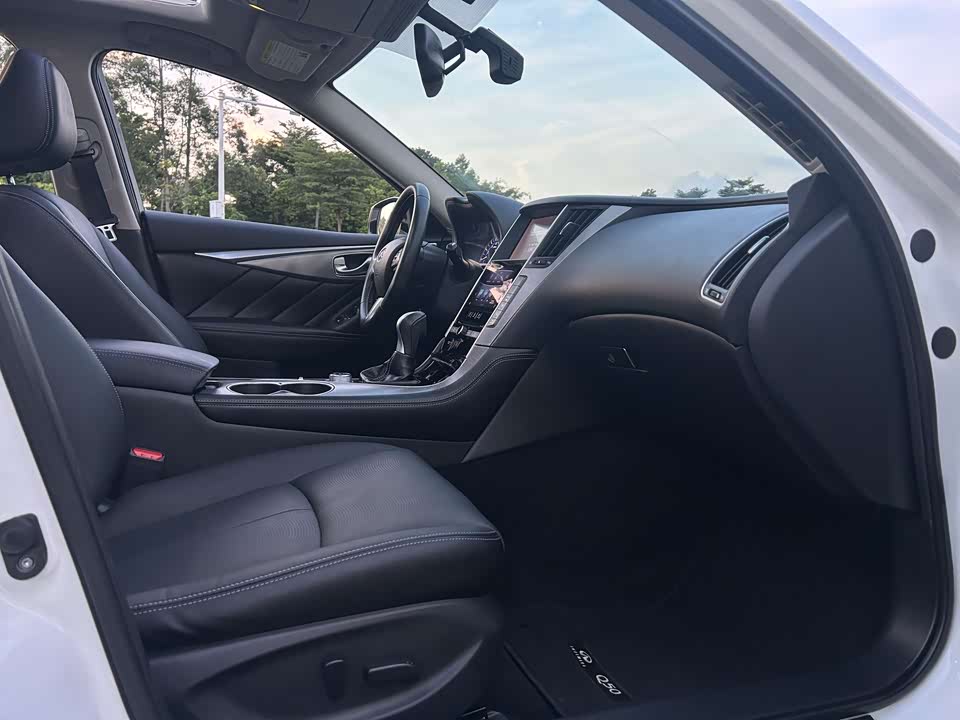 Infiniti Q50L