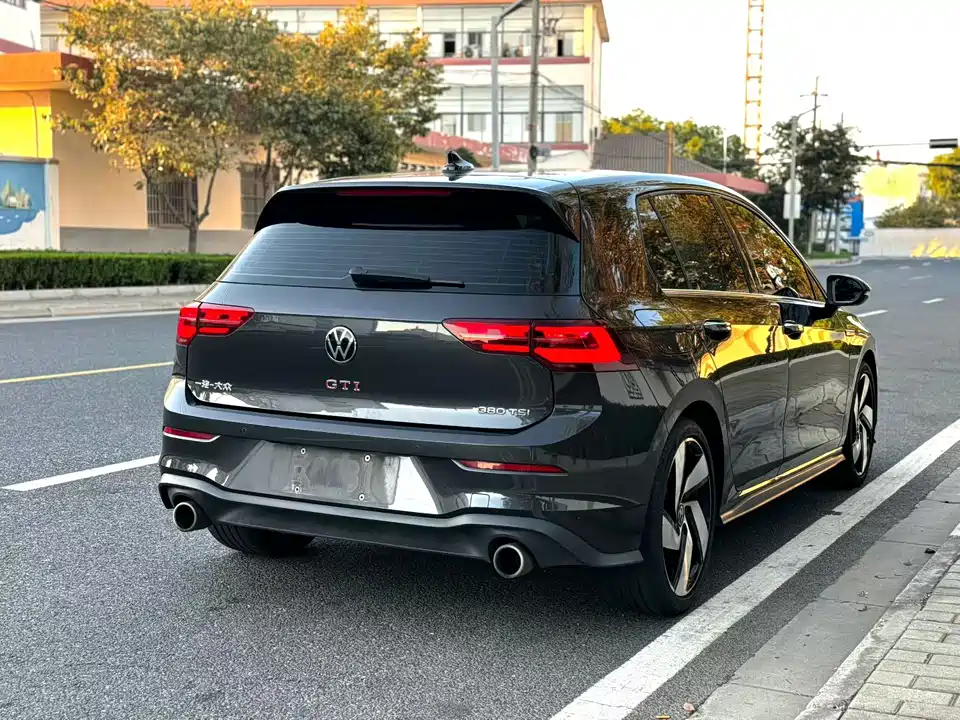 Volkswagen Golf GTI