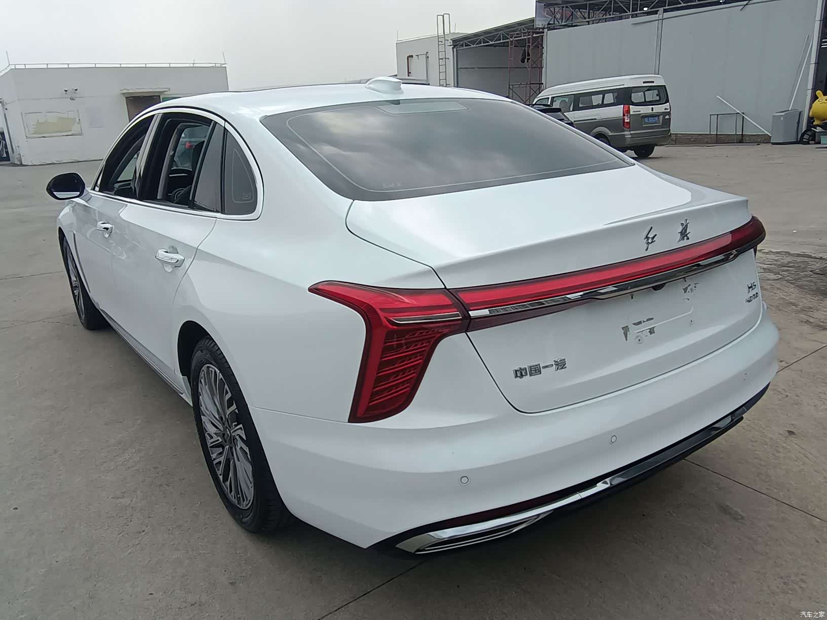 Hongqi H5, 2023 11
