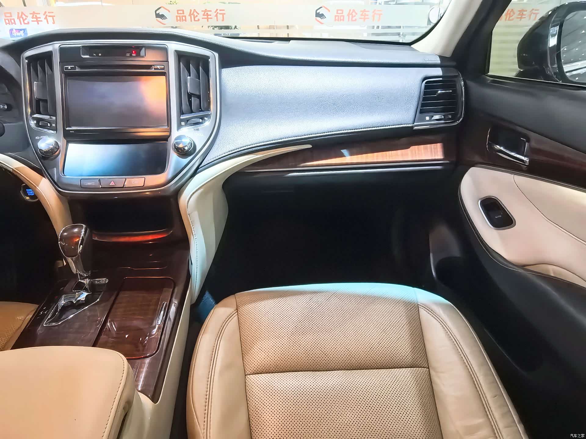 Toyota Crown, 2016 все фото