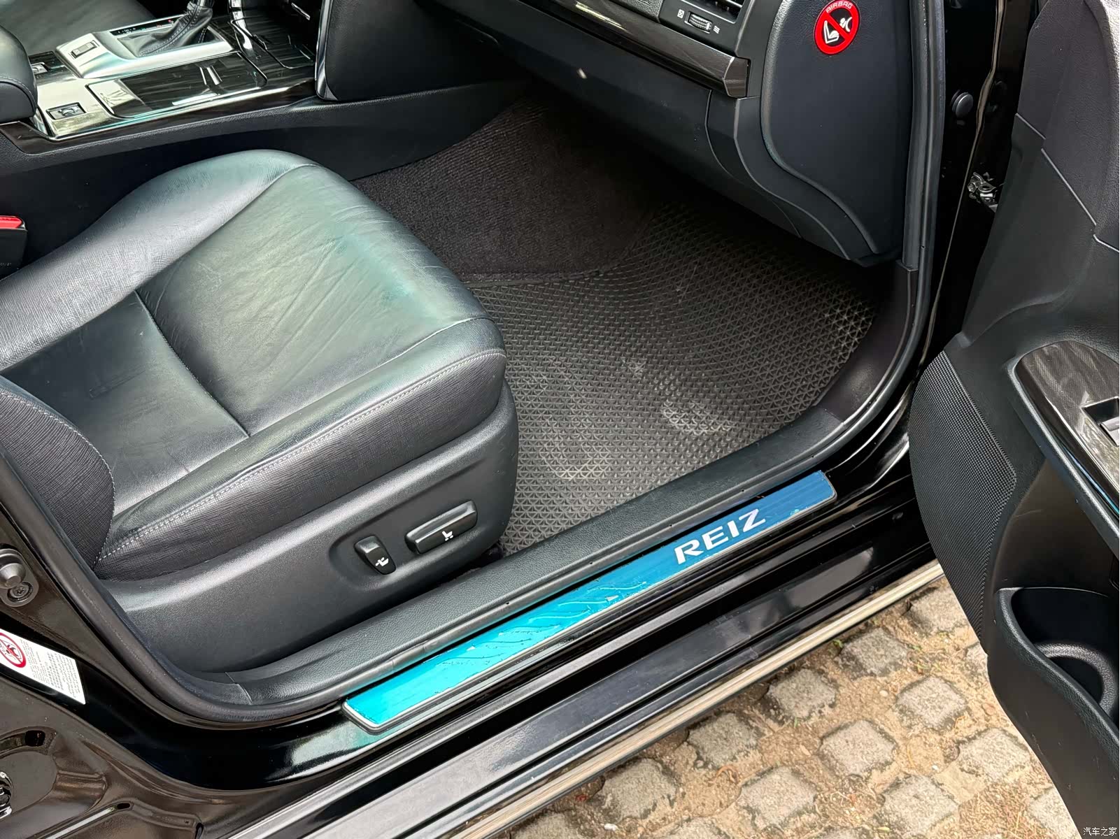Toyota 2.5V, 2013 17