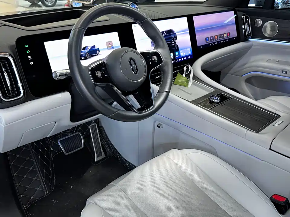 AITO Ask the world M9