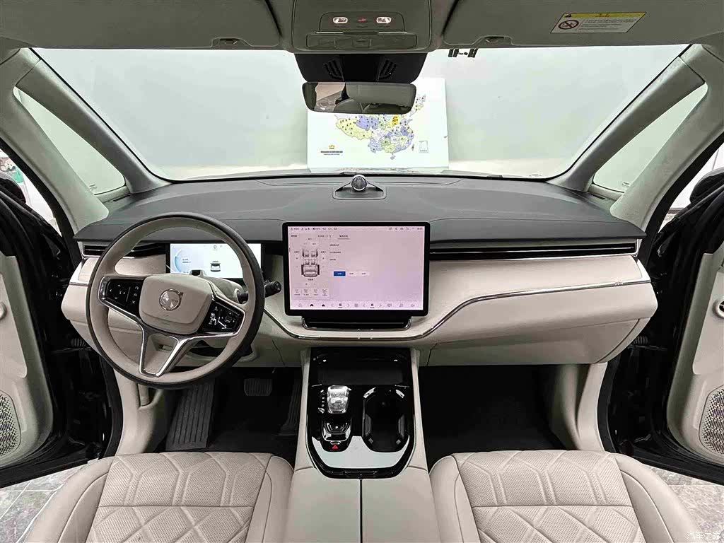 Volvo EM90, 2025 15