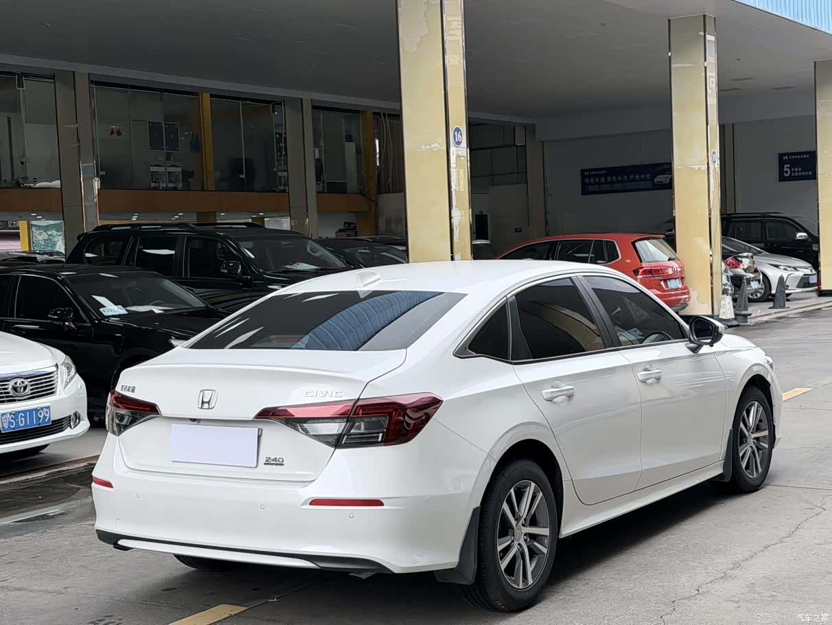 Honda Civic, 2025 11