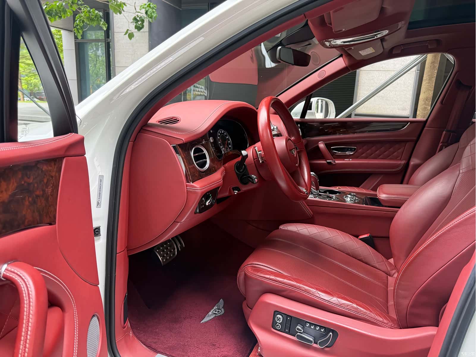 Bentley Bentayga, 2016 6