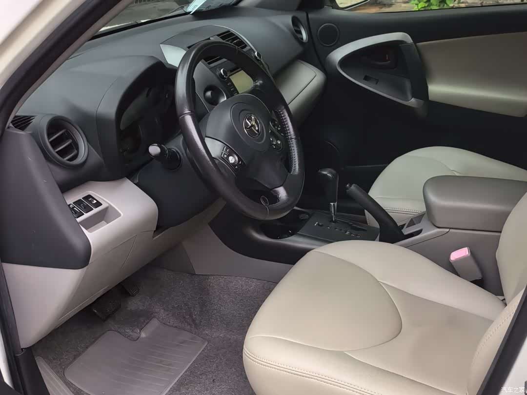 Toyota RAV4, 2011 8