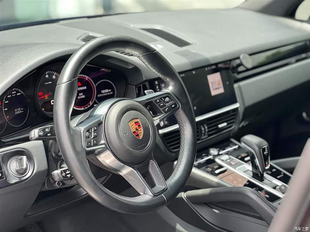 Porsche Cayenne, 2018 11