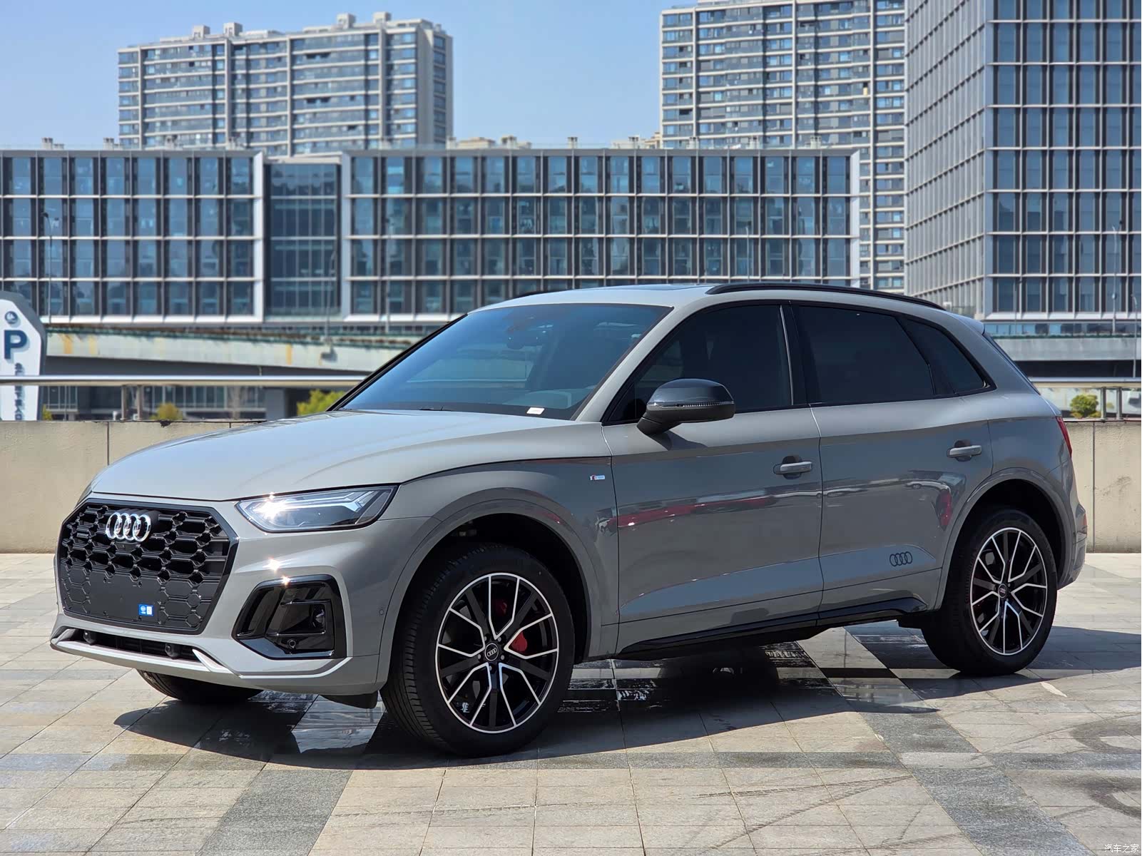 Audi Q5L, 2025 1