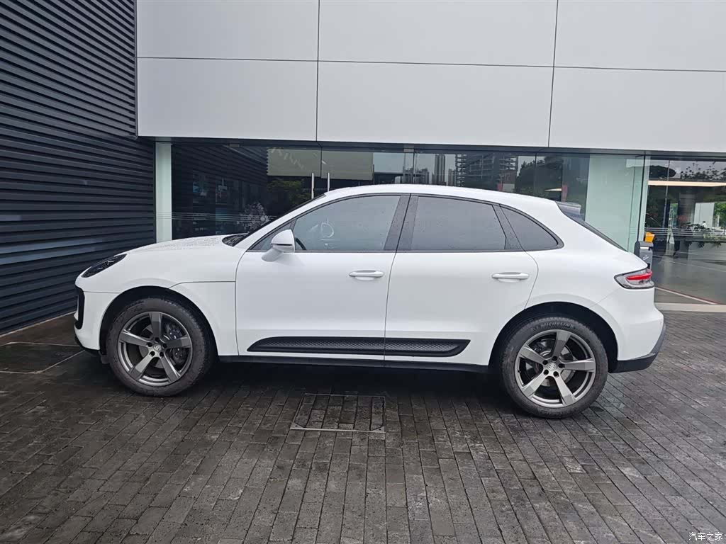 Porsche Macan, 2025 3