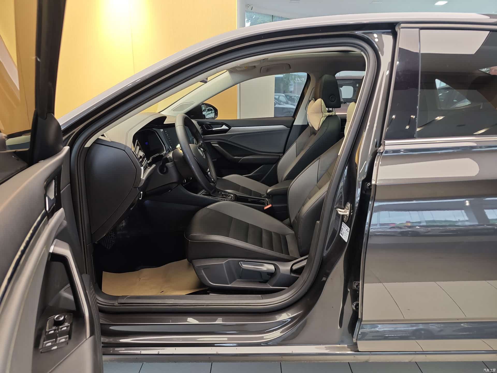 Volkswagen Sagitar, 2022 14