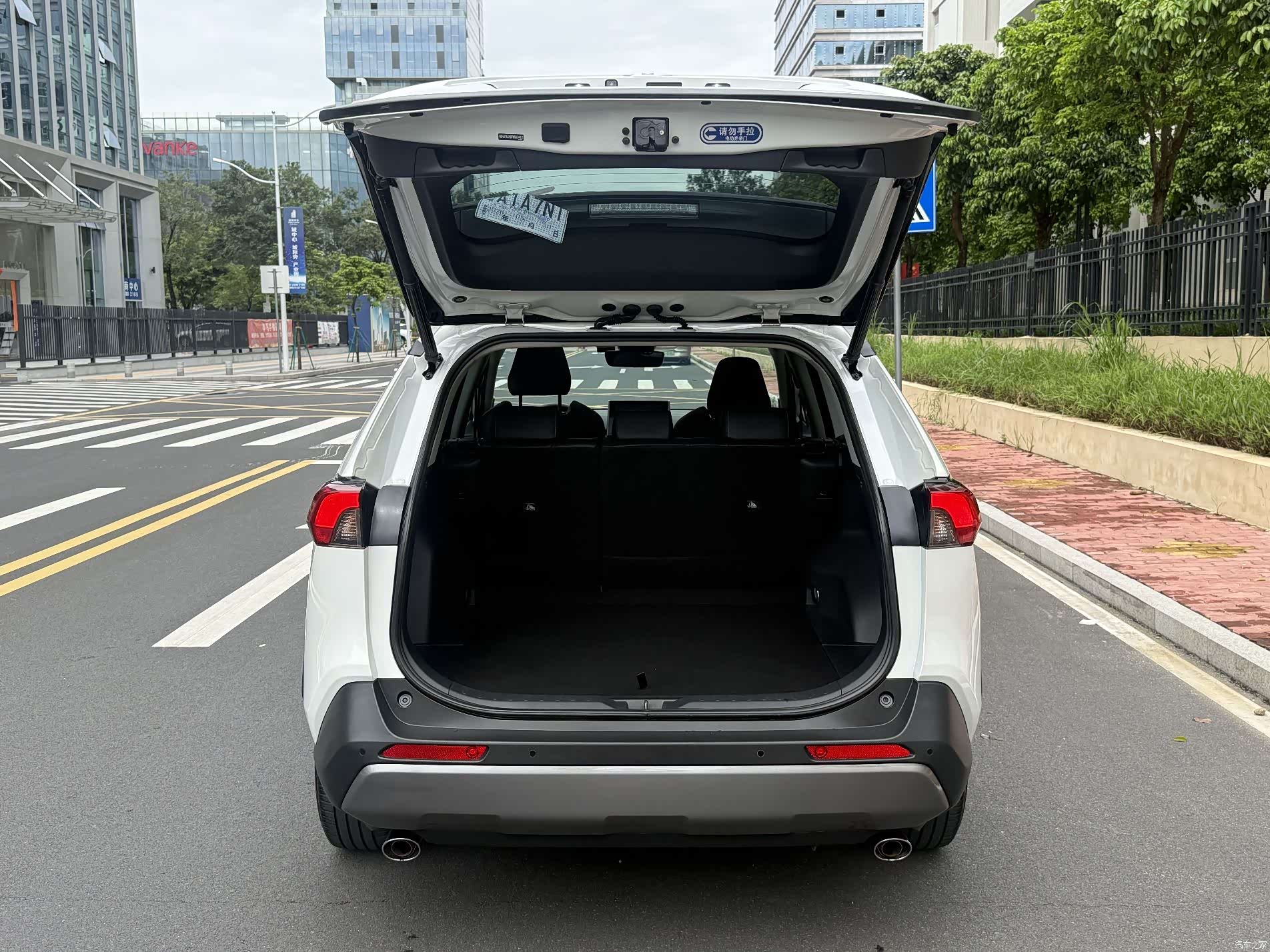 Toyota RAV4, 2022 7